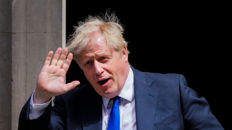 Boris Johnson verlässt die 10 Downing Street.