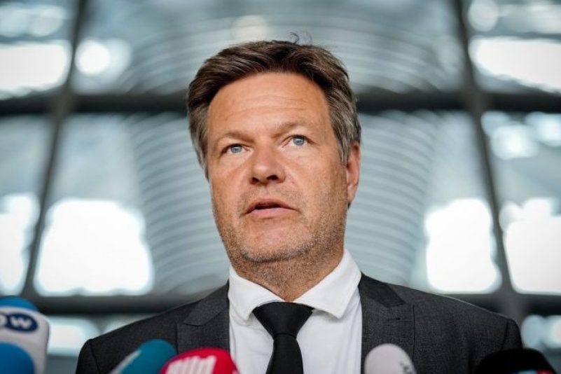 Bundeswirtschaftsminister Robert Habeck: «Es kommen noch enorme Preiserhöhungen auf uns zu.»