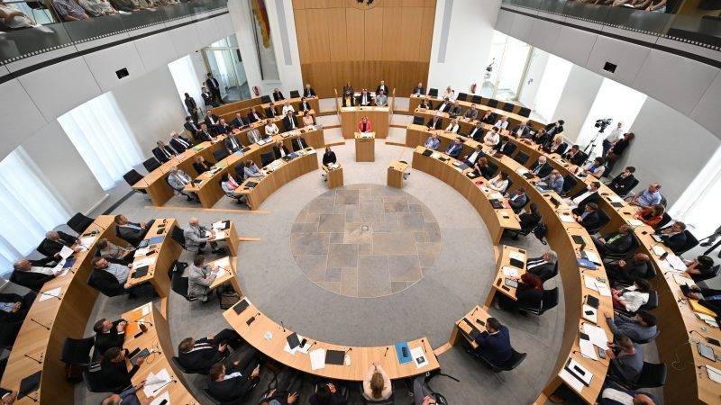 Blick in den Landtag von Rheinland-Pfalz - dort wird bereits jetzt Energie gespart.