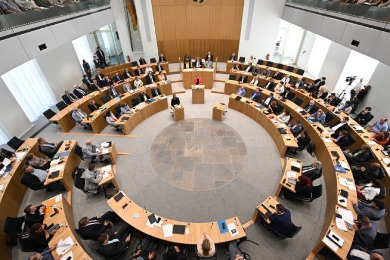 Blick in den Landtag von Rheinland-Pfalz - dort wird bereits jetzt Energie gespart.