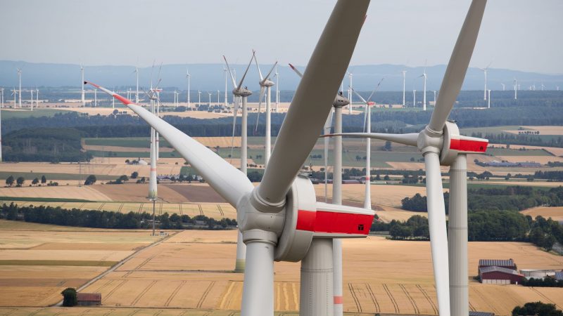 Windkraftanlagen im Windpark Meerhof in Nordrhein-Westfalen.