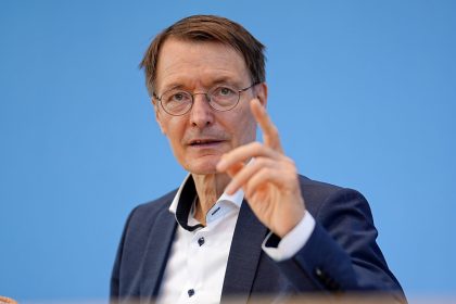 „Verheerend“: Viel Kritik für Lauterbachs Impfempfehlung für unter 60-Jährige