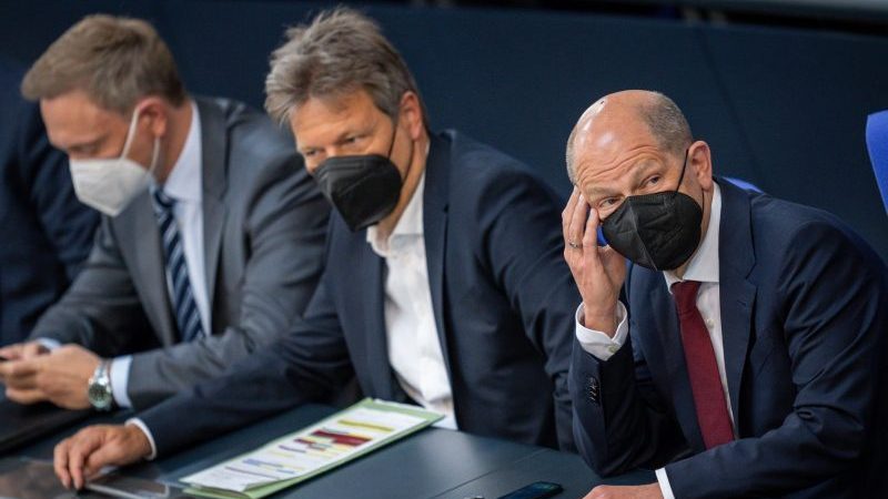 Olaf Scholz, Robert Habeck und Christian Lindner im Bundestag.