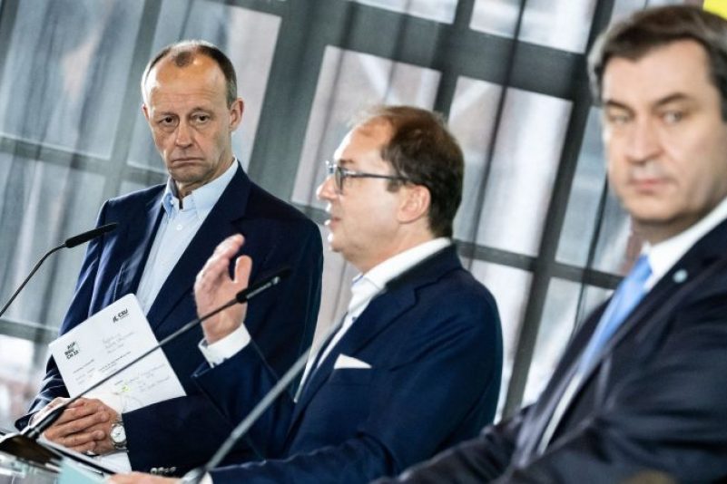 Friedrich Merz (l-r), Vorsitzender der CDU, Alexander Dobrindt (CSU), Vorsitzender der CSU-Landesgruppe in der Unionsfraktion im Bundestag, und Markus Söder, Ministerpräsident von Bayern und Vorsitzender der CSU, äußern sich bei der Klausurtagung der CSU-Landesgruppe des Deutschen Bundestages.