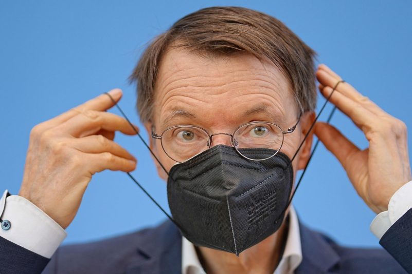 Gesundheitsminister Karl Lauterbach. Eine neue Pandemie-AG soll künftig für bessere und abgestimmte Kommunikation zu Impfempfehlungen sorgen.