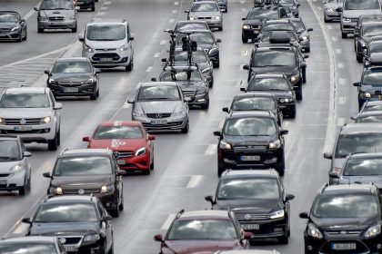 ADAC erwartet am Wochenende Höhepunkt von Herbstreiseverkehr