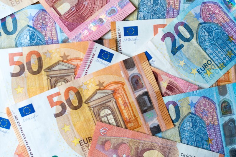 Studierende, die Bafög beziehen, müssen penibel auf ihre Ausgaben achten. Ab August soll sich die Situation für die Betroffenen durch eine Erhöhung der Finanzierung etwas entspannen.