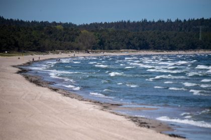 Frau rettet Jugendliche aus Ostsee – und stirbt in Klinik