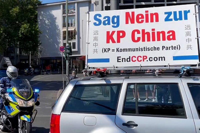 „EndCCP“: Autokorso in Frankfurt feiert 400 Millionen Austritte aus der Kommunistischen Partei Chinas