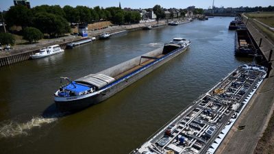 Rhein: Wenig Wasser unter dem Kiel