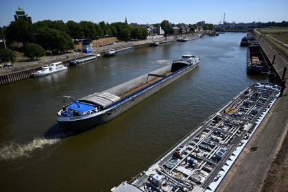 Rhein: Wenig Wasser unter dem Kiel