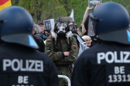Ominöser Todesfall: Ältere Dame nach Corona-Demo in Berlin verstorben