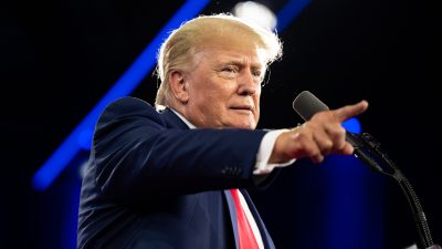 CPAC-Konferenz: Trump will entlassene ungeimpfte Soldaten wieder einstellen