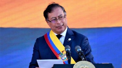 Kolumbien: Ex-Guerillero Petro zieht in Präsidentenpalast ein
