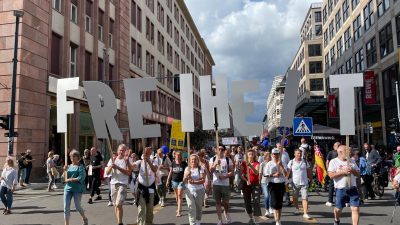 Woche der Demokratie: Kritik auf der Straße – Fröhlich und friedlich