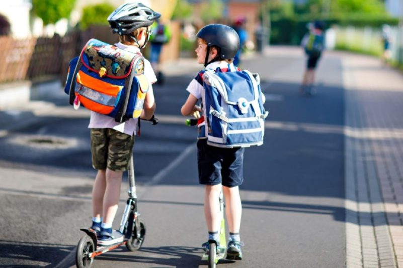 Kinder, Autofahrer und Schulanfang