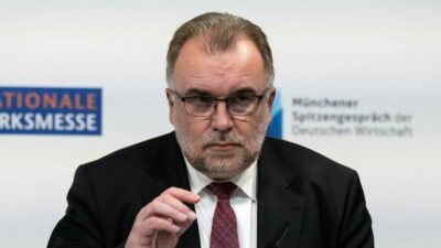 „Waren zwei verlorene Jahre“: BDI-Präsident kritisiert Kanzler Scholz scharf