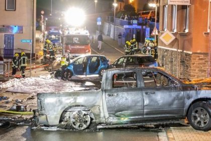 Auto explodiert nach Unfall im Erzgebirge