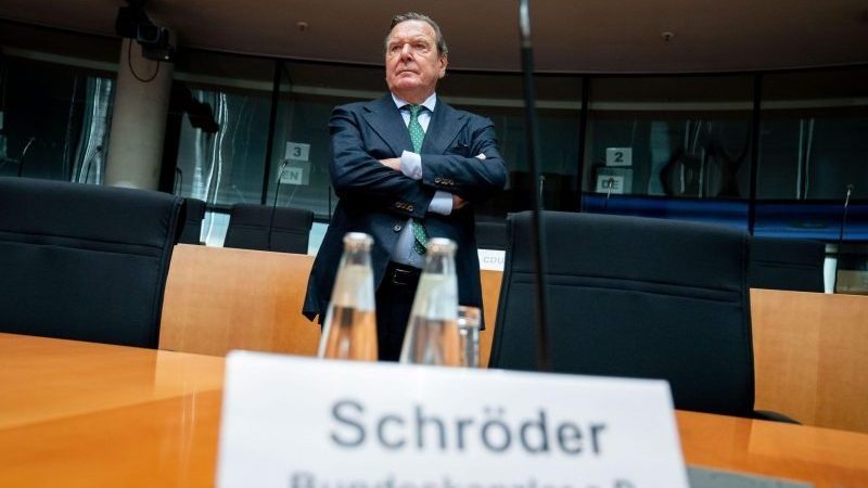 Altkanzler Gerhard Schröder steht auch wegen seiner Nähe zur russischen Öl- und Gaswirtschaft in der Kritik.