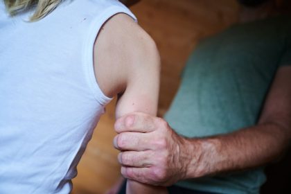 Mutter gegen mRNA-Wunsch der Tochter – Oberlandesgericht entzieht Sorgerecht