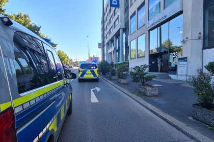 Mitarbeiterin von Ausländerbehörde mit Messer verletzt