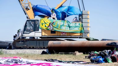 Klimaprotest am geplanten LNG-Terminal Wilhelmshaven