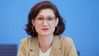 Ferda Ataman möchte Diskriminierung leichter belegbar machen – Kritiker: Recht wird auf den Kopf gestellt