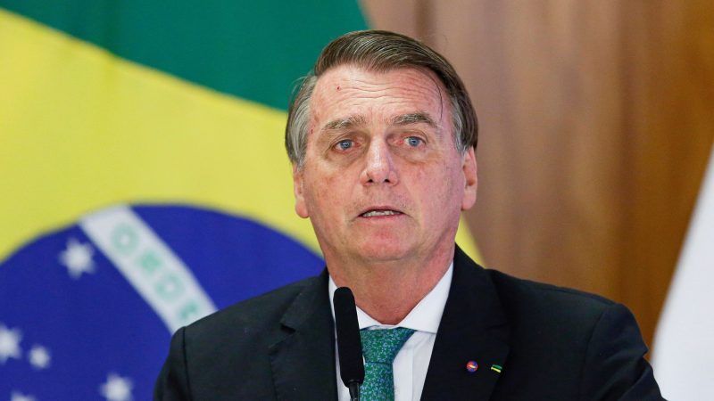 Jair Bolsonaro liegt in Umfragen hinter seinem Herausforderer.