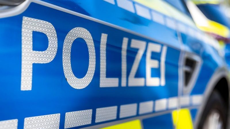 Ein Polizist in Kassel erkannte auf dem Heimweg vom Nachtdienst einen Verdächtigen (Symbolbild).