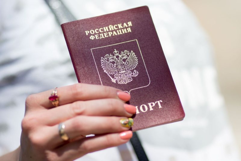 Immer mehr Länder schränken die Vergabe von Schengen-Visa an Russen im Alleingang ein.