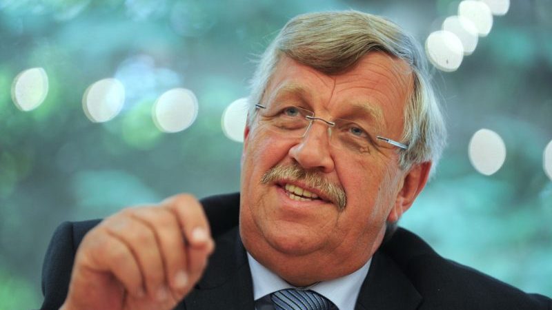 Der im Juni 2019 ermordete Kasseler Regierungspräsident Walter Lübcke (CDU) auf einer Veranstaltung im Juni 2012.