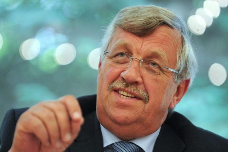 Der im Juni 2019 ermordete Kasseler Regierungspräsident Walter Lübcke (CDU) auf einer Veranstaltung im Juni 2012.