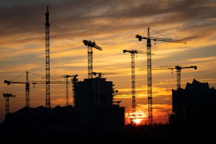 Deutsche Wirtschaft wächst leicht – Staatsdefizit kleiner