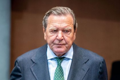 Schröder-Büro wegen Auskunft zu Lobby-Aktivität verklagt