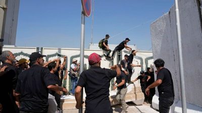 Irak: Anhänger von al-Sadr erstürmen Regierungspalast