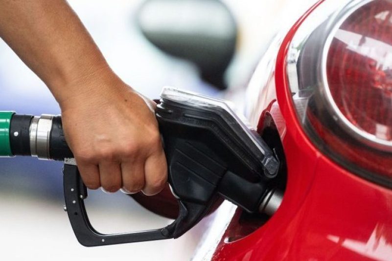 Tanken wird wieder teurer: In der Nacht vom 31. August auf den 1. September endet eine vorübergehende Senkung der Energiesteuer auf das von der EU vorgegebene Mindestmaß.