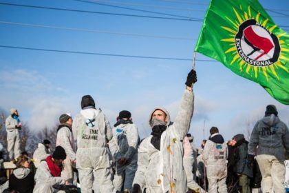 Politologe Straßner: Radikalisierung der Klimabewegung erinnert an RAF