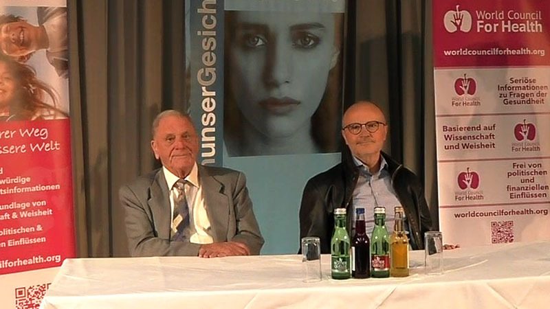 Der Reutlinger Pathologe Professor Dr. Arne Burkhardt und Rechtsanwalt Elmar Becker auf der Pathologie-Konferenz am 16. September, die im Rahmen der Better Way Konferenz in Wien stattfand.