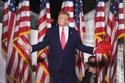 Analysten: FBI-Razzia und Ermittlung werden Popularität von Trump kaum schaden