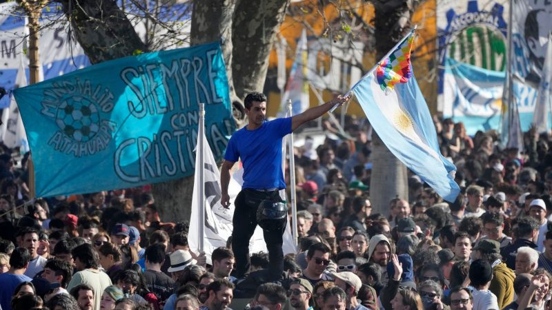 Tausende Anhänger der argentinischen Vizepräsidentin demonstrierten ihre Solidarität.