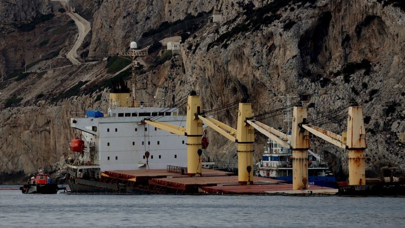 Havarist vor Gibraltar: Abpumpen von Treibstoff schwierig