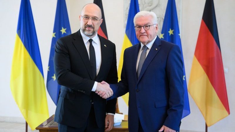 Denys Schmyhal, Ministerpräsident der von Russland angegriffenen Ukraine, ist bei Bundespräsident Frank-Walter Steinmeier zu Gast.