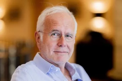 Harald Schmidt: „Ich brauch‘ keinen Luxus, aber Internet“