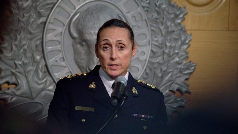 Assistant Commissioner Rhonda Blackmore bei einer Pressekonferenz der Royal Canadian Mounted Police in der kanadischen Provinz Saskatchewan.