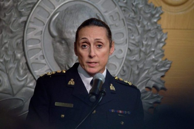 Assistant Commissioner Rhonda Blackmore bei einer Pressekonferenz der Royal Canadian Mounted Police in der kanadischen Provinz Saskatchewan.