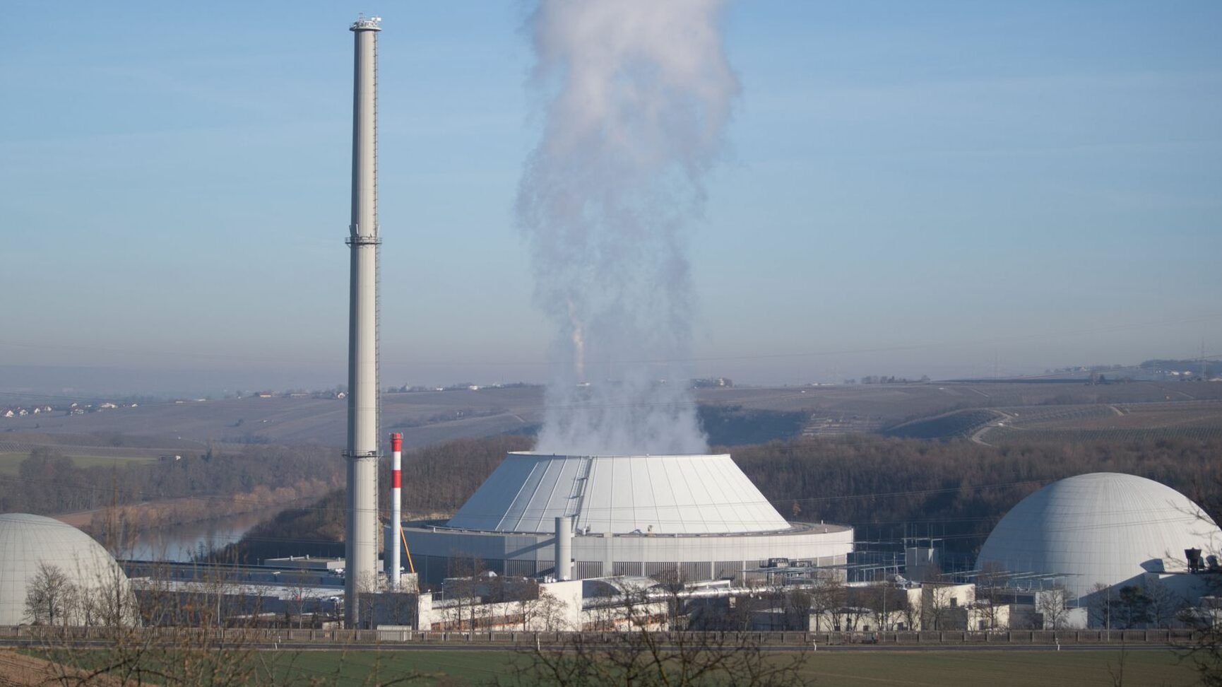 Warum Ließ Habeck Mitten In Der Energiekrise Die Letzten Atomkraftwerke ...