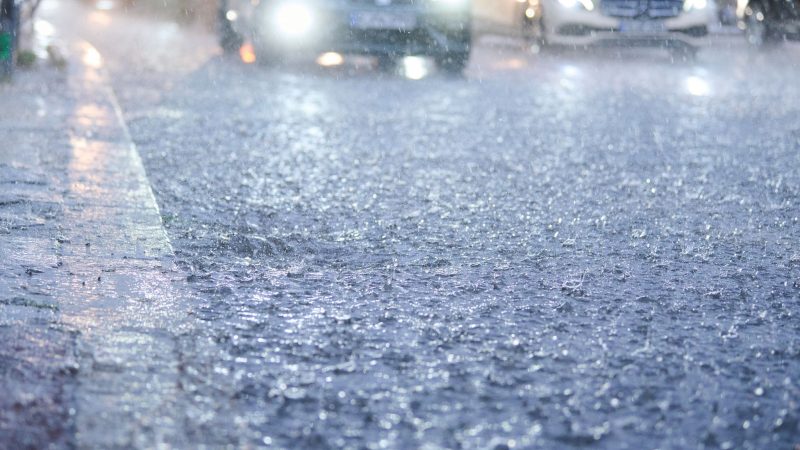 In Nordrhein-Westfalen, Hessen, Rheinland-Pfalz und Niedersachsen soll es starke Unwetter geben.