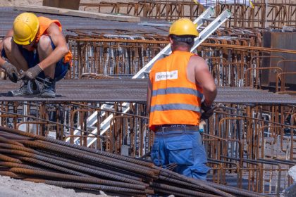 Großrazzia wegen mutmaßlicher Schwarzarbeit auf Bau