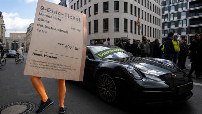 Kommt ein Nachfolger fürs 9-Euro-Ticket? – Sondertreffen und Proteste