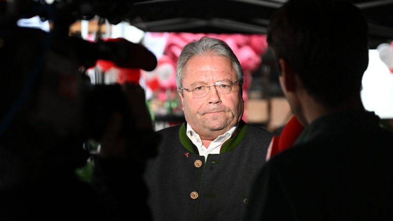 Bedröppelte Mienen bei der ÖVP (im Bild: der Abgeordnete Franz Hörl):  Die Konservativen verlieren in Tirol wohl zweistellig.